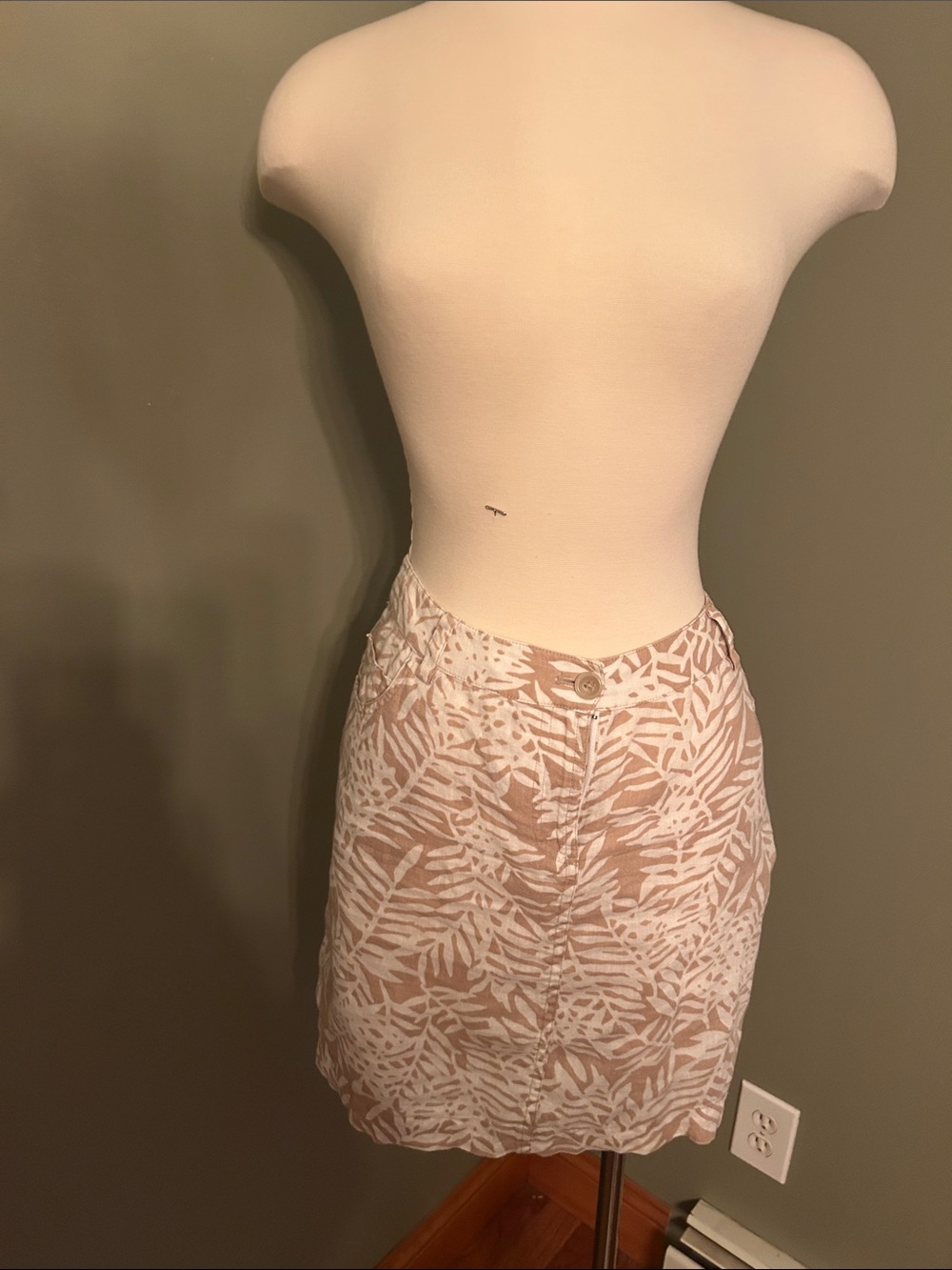 Tommy Bahama Linen Beige and White Leaf-Print Mini Skirt